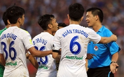 HAGL nhận án phạt vì phản ứng với trọng tài