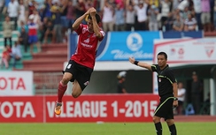 NÓNG 24h: Sao V-League lại bắt chước Ronaldo ăn mừng