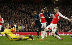 Ngoại hạng Anh: Man City thất thủ trước Pháo thủ