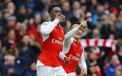 Welbeck ghi bàn phút chót, Arsenal thót tim giành 3 điểm
