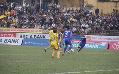 HLV Hữu Thắng dự khán, sân Vinh có mưa bàn thắng