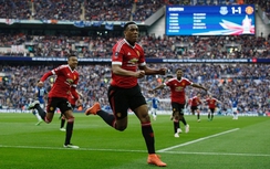 Bom xịt nổ súng, M.U hồi sinh ở phút bù giờ