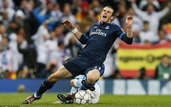 Không Ronaldo, Real vẫn giành lợi thế khi rời nước Anh