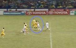 SLNA quyết làm ra nhẽ vụ trọng tài "tưởng tượng penalty"