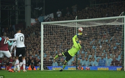 Gục gã trong 5 phút, M.U tự "đóng cửa" dự Champions League