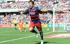 Suarez 3, Ronaldo 2, Barca đoạt ngai vàng trước mũi Real