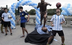 Messi được dựng tượng ở quê nhà