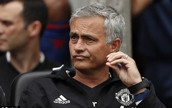 Những biểu cảm "khó đỡ" của HLV Mourinho trong trận ra mắt M.U