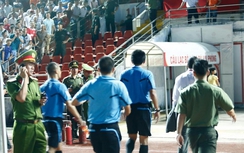 CĐV đòi “xử” trọng tài, Hải Phòng có nguy cơ bị phạt