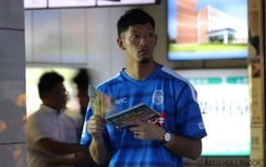 Đồng đội Công Phượng cũng phải đi phát tờ rơi