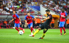 Aguero hai lần trượt phạt đền, Man City vẫn thắng 5-0