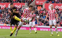 Ngoại hạng Anh: Tân binh nổ súng, Man City vùi dập Stoke City