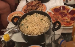 "Nhói lòng" trước bữa cơm của U19 Việt Nam