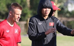 Tại sao HLV Hữu Thắng “bắt” học trò “phơi nắng”?