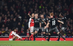 Video Arsenal - Southampton: Choáng váng