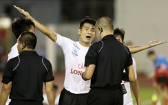 Tin nóng bóng đá tối 22/2: Cầu thủ Long An là "tốt thí"