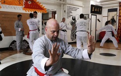 Võ sư Vịnh Xuân Flores hạ tiếp một cao thủ Việt Nam