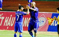 V-League 2017: Quảng Nam giật ngôi đầu sau trận cầu 2 thẻ đỏ