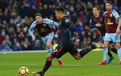 Arsenal thắng nhọc Burnley phút cuối và trở lại Top 4