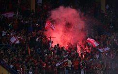 “Việt vị” với án phạt vụ đốt pháo sáng ở sân Hàng Đẫy