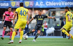 Chelsea thắng hú vía Arsenal; Ronaldo "tàng hình" trong ngày ra mắt Serie A