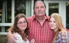 Lạ: Chồng 60 tuổi được vợ cưới thêm cô gái tuổi teen