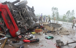 Vụ lật xe kinh hoàng ở Hà Tĩnh: Bắt tạm giam tài xế