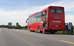 Container húc đuôi xe giường nằm đang dừng, gần 40 khách hoảng loạn