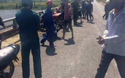 Mẹ mang bầu 3 tháng ôm 2 con nhảy sông tự tử