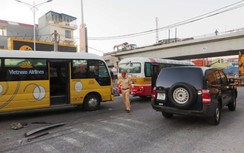 Xe buýt phanh gấp gây tai nạn liên hoàn, một tài xế nguy kịch