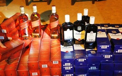 Bắt giữ xe khách vận chuyển lượng lớn rượu, bia ngoại “lậu”