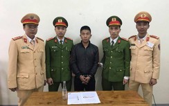 Bắt giữ tài xế xe tải đánh võng đang “phê” ma túy