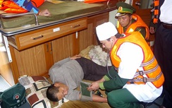 11 ngư dân gặp nạn trên biển vào bờ an toàn