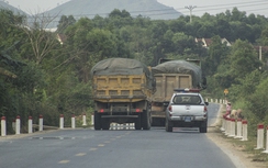 Xe cơi nới, chở có ngọn vô tư qua chốt CSGT?