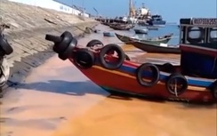 Dải nước màu đỏ ở bờ biển Quảng Bình do tảo tạo ra