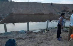 Rơi xuống hố công trình, 2 chị em ruột đuối nước thương tâm