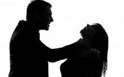 Tạm giữ người chồng cầm dao đâm chết vợ trong đêm