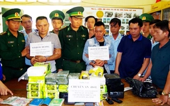 Bắt 2 đối tượng vận chuyển 32kg ma túy đá, 10 bánh heroin