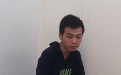 Ngáo đá, tài xế “xe điên” húc, kéo lê xe chuyên dụng của CSGT