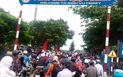Nghìn người chôn chân tại bến phà Đình Vũ đi Cát Bà