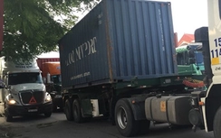 Hàng trăm xe container kẹt cứng tại lối vào cao tốc Hà Nội-Hải Phòng