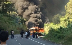 Xe khách đổ dốc, 1 người Hàn Quốc tử vong