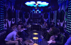 Thấy gì khi đột nhập "động lắc" Karaoke The Voice?