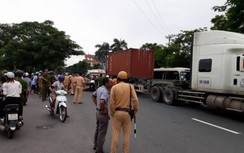 Chạy lấn làn, người phụ nữ tử vong dưới bánh xe container