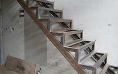 Can con dâu đánh cháu, mẹ chồng bị xô từ gác xép tử vong