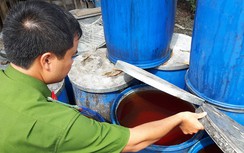 Hải Phòng: Đột kích lò sản xuất, thu giữ hàng nghìn lít mỡ bẩn