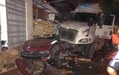 Xe container leo vỉa hè, cán nát xế hộp