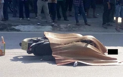 Va chạm với xe tải, nam công nhân tử vong