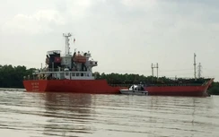 Tin mới vụ tàu chở xăng gặp sự cố khiến 3 người bị thương