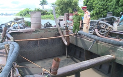 Bắt giữ 3 tàu cát tặc đang vươn vòi trên sông Lạch Tray